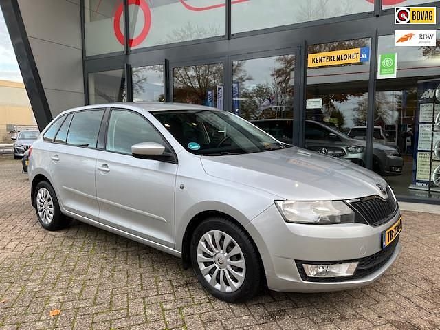 Grijs Gebruikt 2013 Skoda Rapid Business Line Hatchback | € 8.545 (Duur) - Afbeelding 1/4