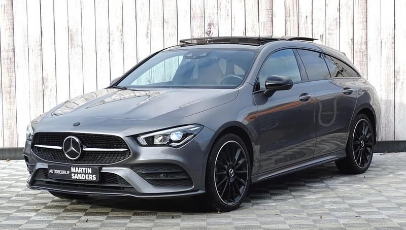 Mountaingrau met., fabric / leath (grijs metallic) Gebruikt 2020 Mercedes CLA250e Edition Sedan | € 28.650 (Eerlijke prijs) - Afbeelding 1/4