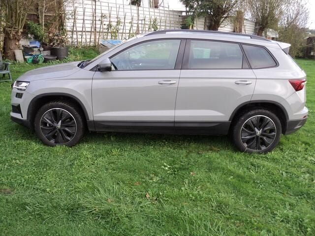 Grijs Gebruikt 2022 Skoda Karoq SUV | € 32.500 (Eerlijke prijs) - Afbeelding 1/4