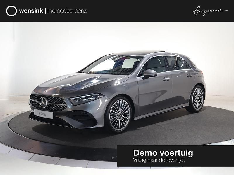 Grijs Gebruikt 2025 Mercedes A180 AMG line Plus Hatchback | € 50.900 - Afbeelding 1/4