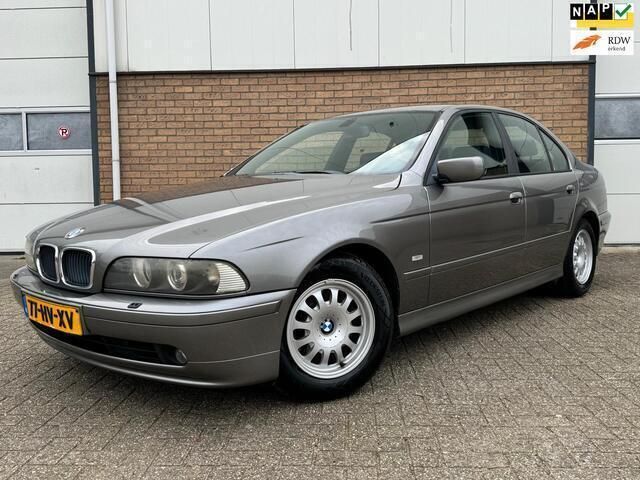 Grijs Gebruikt 2002 BMW 520 Executive Sedan | € 3.950 (Eerlijke prijs) - Afbeelding 1/4
