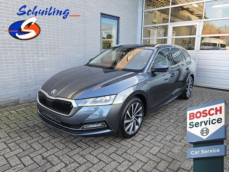 Grijs Gebruikt 2024 Skoda Octavia Business Line Stationwagen | € 23.650 (Super prijs) - Afbeelding 1/4
