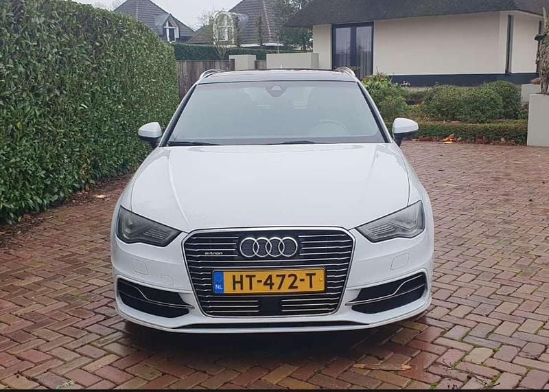 Wit Occasion 2015 Audi A3 Sportback e-tron S-Line Hatchback | € 11.000 (Goede deal) - Afbeelding 1/4