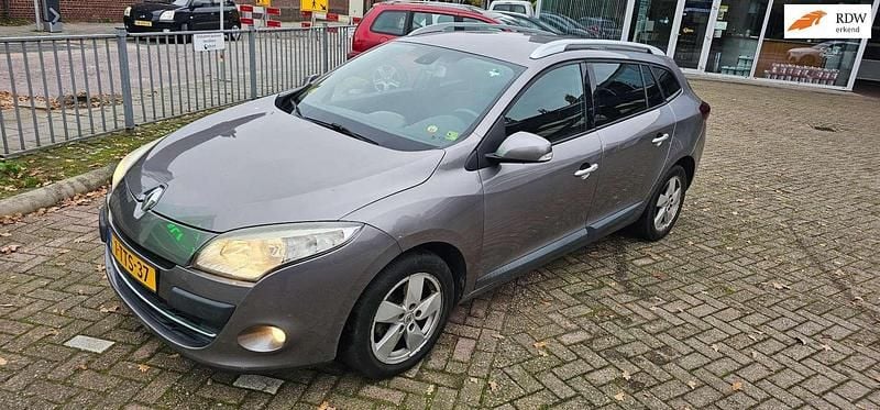 Grijs Gebruikt 2011 Renault Mégane GrandTour Dynamique Stationwagen | € 2.450 (Goede deal) - Afbeelding 1/4
