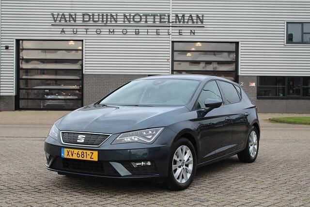 Grijs Gebruikt 2019 Seat Leon Business Hatchback | € 17.950 (Eerlijke prijs) - Afbeelding 1/4