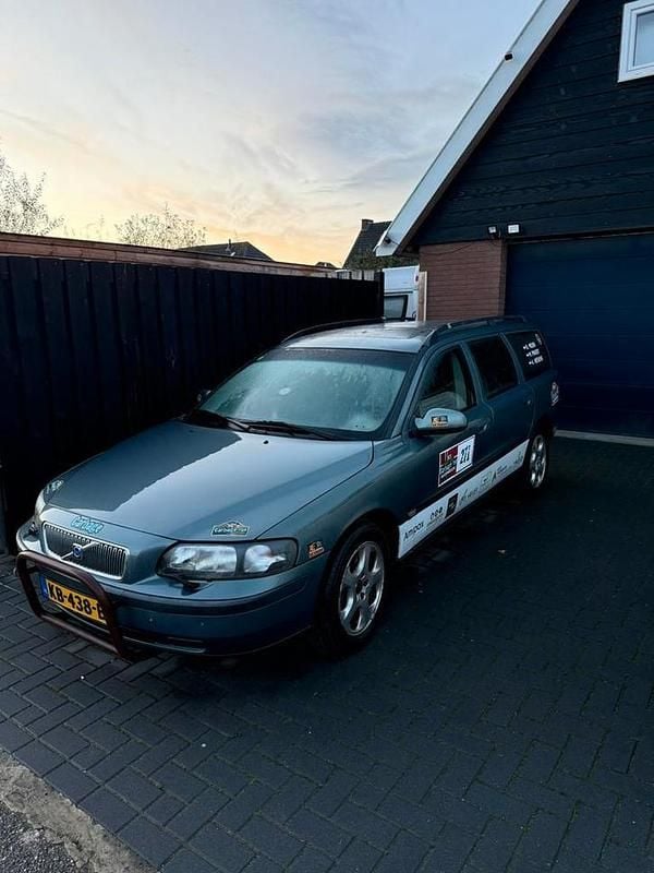 Gebruikt 2001 Volvo V70 Stationwagen | € 1.000 - Afbeelding 1/4