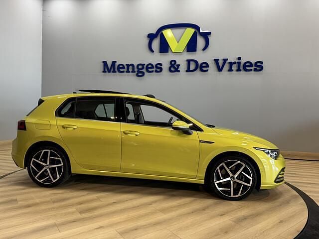 Occasion VW Golf VIII Style 150 PK (110 kW) 2020 Geel Hatchback