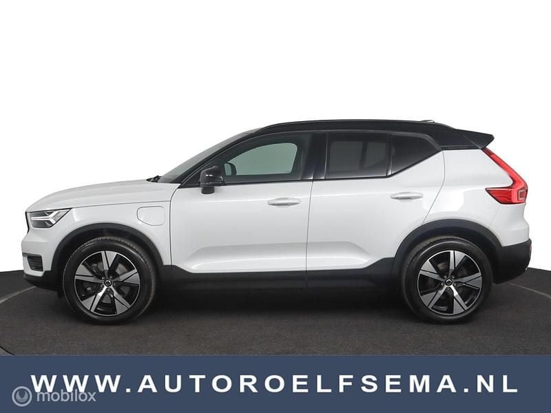Wit Gebruikt 2022 Volvo XC40 R-Design SUV | € 31.950 (Eerlijke prijs) - Afbeelding 1/4
