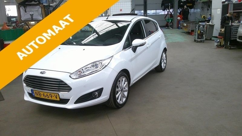 Wit Gebruikt 2017 Ford Fiesta Titanium Hatchback | € 9.950 (Iets duurder) - Afbeelding 1/4