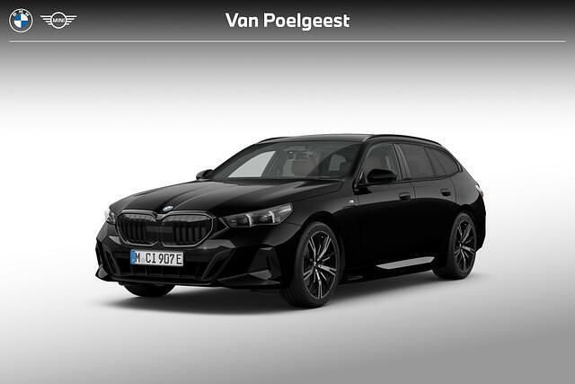 Bmw individual thunder metallic Nieuw 2025 BMW 530e M Sport Stationwagen | € 91.638 (Eerlijke prijs) - Afbeelding 1/4