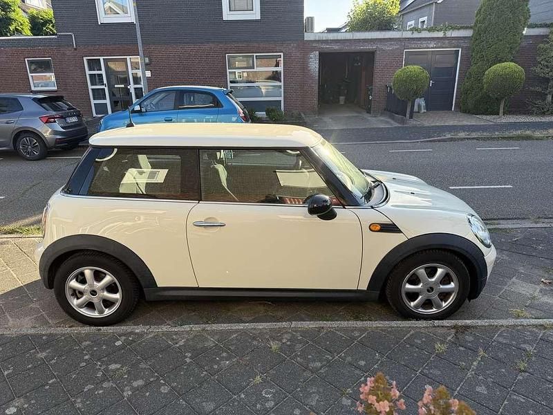 Wit Gebruikt 2008 Mini ONE Hatchback | € 3.000 (Eerlijke prijs) - Afbeelding 1/4