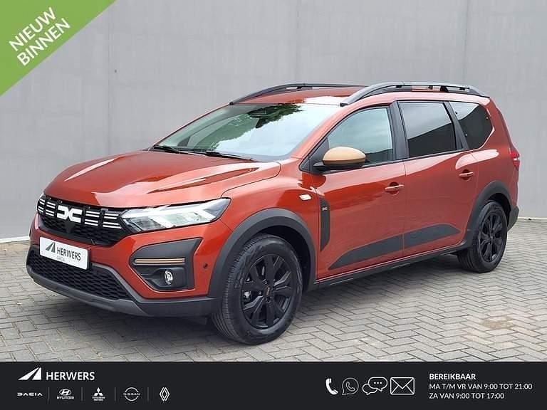 Brown terracotta (tecnz) Gebruikt 2025 Dacia Jogger Extreme MPV | € 29.685 (Eerlijke prijs) - Afbeelding 1/4