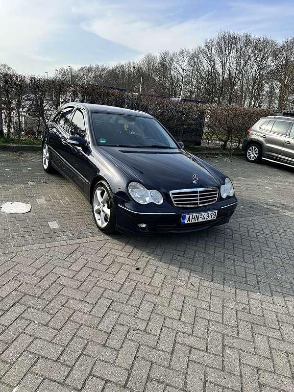 Blauw Occasion 2006 Mercedes C200 Avantgarde Sedan | € 11.000 - Afbeelding 1/4