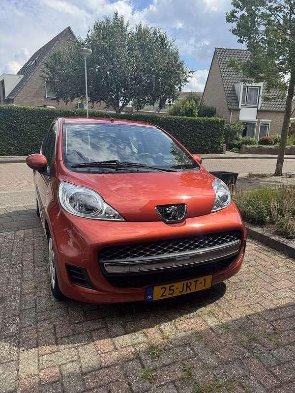 Oranje Gebruikt 2009 Peugeot 107 Filou Hatchback | € 3.400 (Eerlijke prijs) - Afbeelding 1/4
