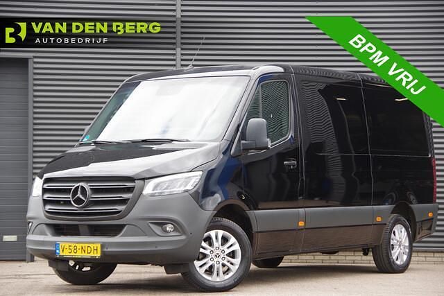 Zwart Gebruikt 2021 Mercedes Sprinter Van | € 33.950 (Goede deal) - Afbeelding 1/4