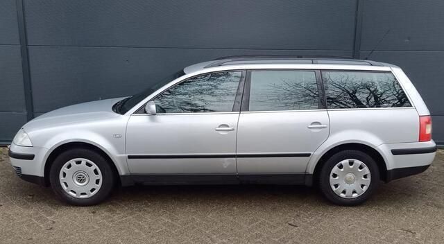 Occasion VW Passat Comfortline 116 PK (85 kW) 2001 Grijs, metallic lak Stationwagen