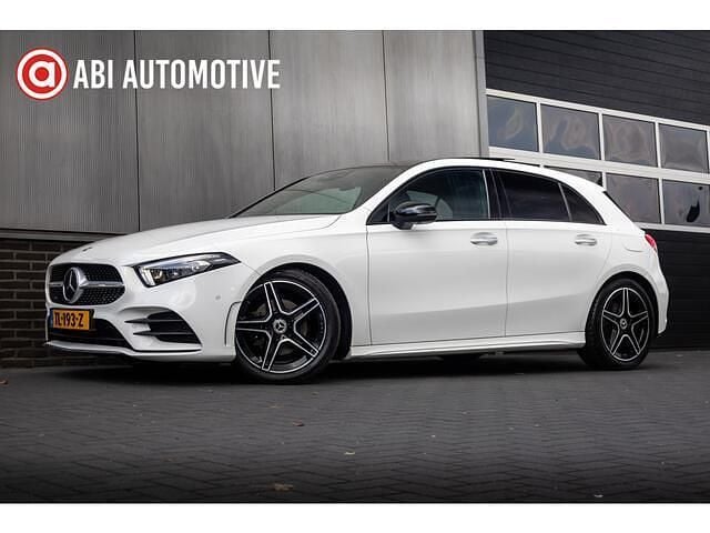 Wit Gebruikt 2018 Mercedes A200 Premium Plus Hatchback | € 24.945 (Eerlijke prijs) - Afbeelding 1/4