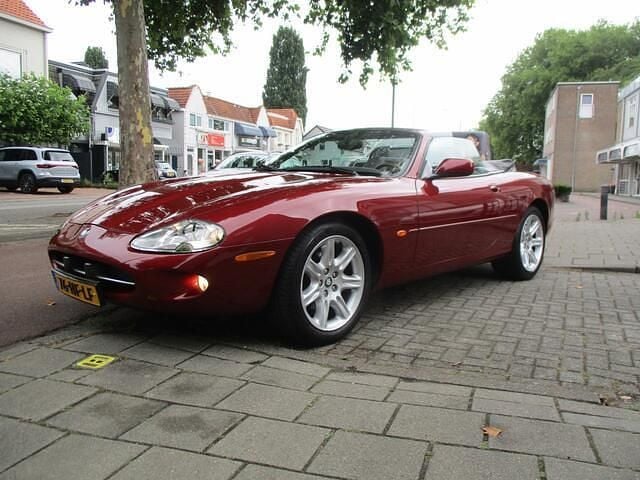 Rood Gebruikt 1998 Jaguar XK8 Cabriolet | € 10.985 - Afbeelding 1/4