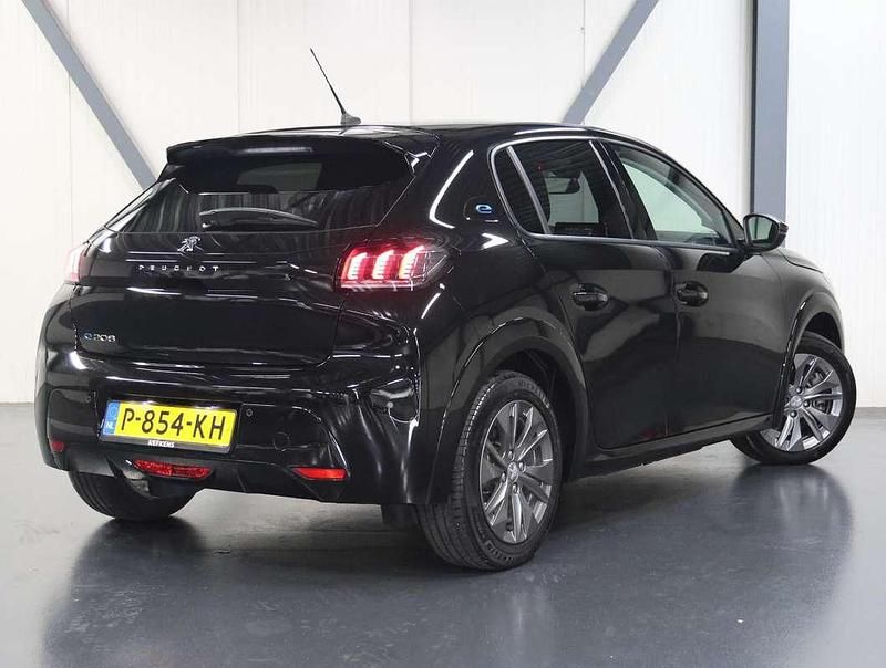 Occasion Peugeot e-208 Allure 100 kW (136 PK) 2022 Zwart Hatchback