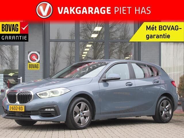 Grijs Gebruikt 2020 BMW 118 Executive Hatchback | € 18.900 (Eerlijke prijs) - Afbeelding 1/4
