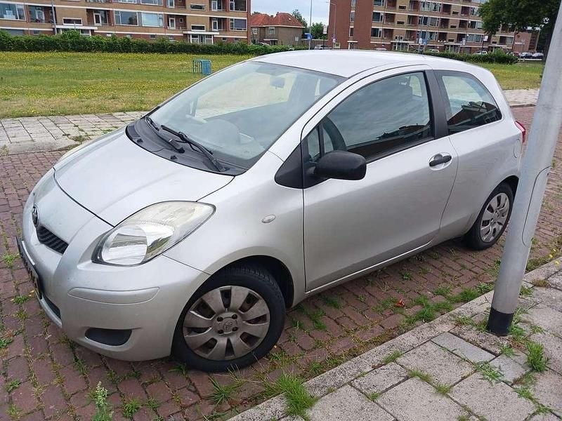Grijs Gebruikt 2010 Toyota Yaris Cool MPV | € 1.495 (Super prijs) - Afbeelding 1/4