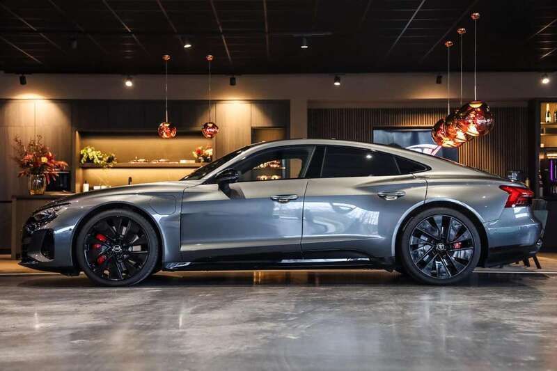 Grijs, metallic lak Gebruikt 2021 Audi RS e-tron GT S-Line Sedan | € 72.945 (Eerlijke prijs) - Afbeelding 1/4