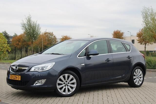 Blauw Gebruikt 2010 Opel Astra Cosmo Hatchback | € 5.450 (Eerlijke prijs) - Afbeelding 1/4