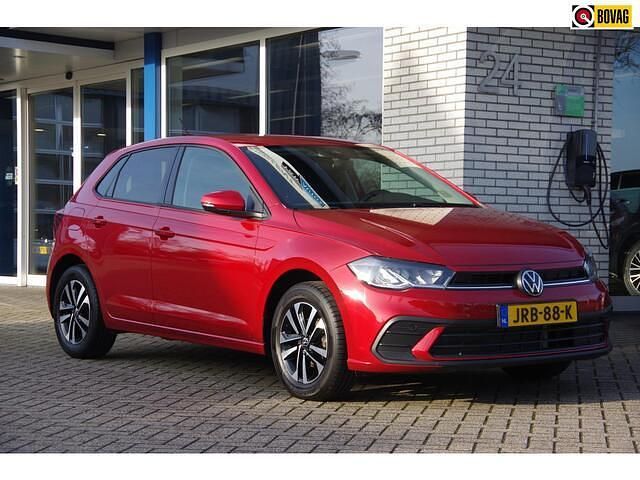 Rood (metallic) Occasion 2021 VW Polo Hatchback | € 17.950 (Eerlijke prijs) - Afbeelding 1/4