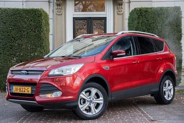 Rood Occasion 2016 Ford Kuga Trend SUV | € 12.440 (Goede deal) - Afbeelding 1/4