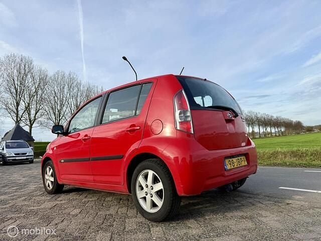 Occasion Daihatsu Sirion 69 PK (50 kW) 2009 Rood Hatchback