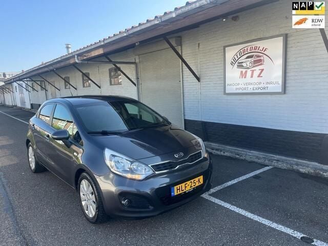 Grijs Gebruikt 2014 Kia Rio Comfort Hatchback | € 6.199 (Eerlijke prijs) - Afbeelding 1/4