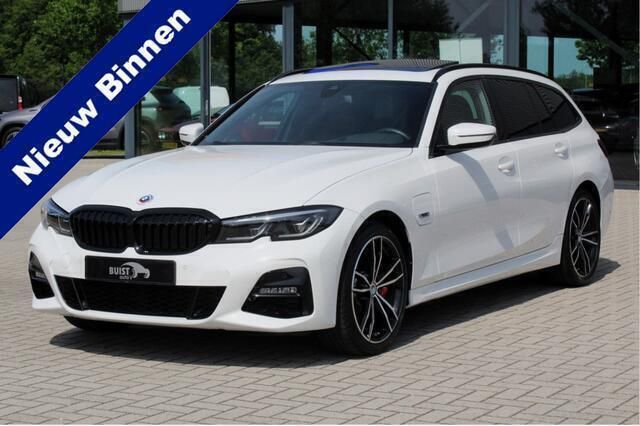 Wit Gebruikt 2021 BMW 330 M Sport Stationwagen | € 37.450 (Eerlijke prijs) - Afbeelding 1/4
