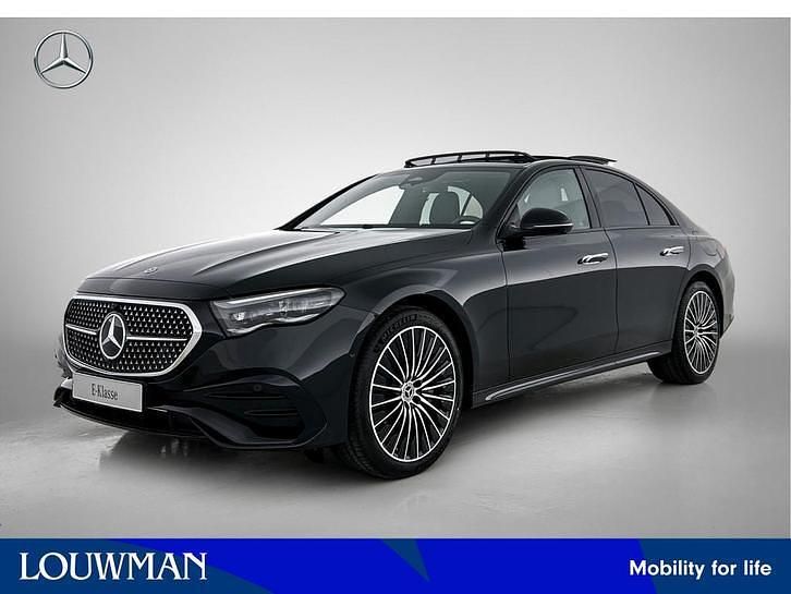 Donker obsidiaanzwart metallic Nieuw 2025 Mercedes 300 Sport Edition Sedan | € 77.529 - Afbeelding 1/4