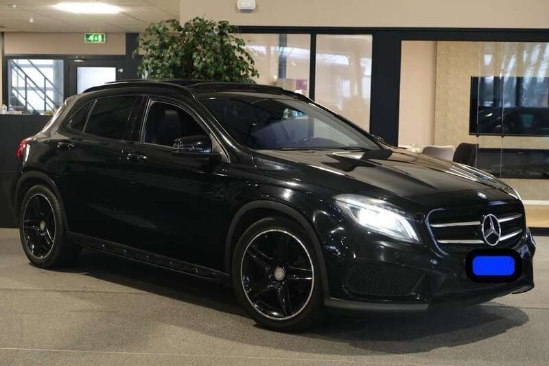 Zwart Gebruikt 2015 Mercedes GLA200 Prestige SUV | € 15.000 (Iets duurder) - Afbeelding 1/4