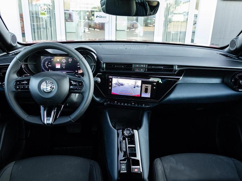 Occasion Alfa Romeo GT Junior Edizione Speciale 146 PK (107 kW) 2025 Rood SUV