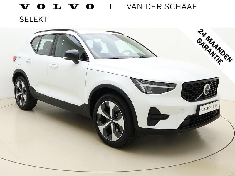 Wit Gebruikt 2025 Volvo XC40 Plus SUV | € 46.800 (Eerlijke prijs) - Afbeelding 1/4