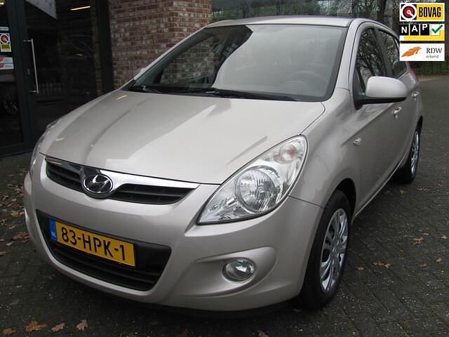 Grijs (metallic) Occasion 2009 Hyundai i20 Hatchback | € 6.950 (Eerlijke prijs) - Afbeelding 1/4