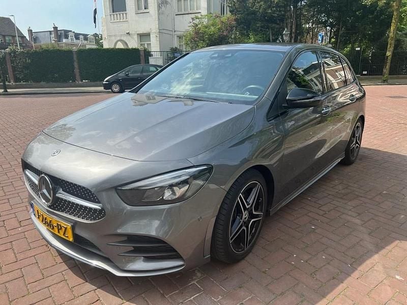 Grijs Gebruikt 2020 Mercedes B220 Premium MPV | € 40.950 - Afbeelding 1/4