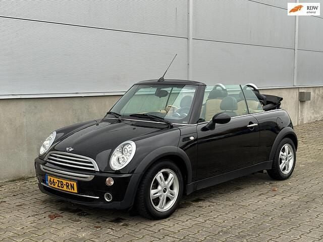 Zwart (metallic) Gebruikt 2005 Mini Cooper Cabriolet Chili Cabriolet | € 4.999 (Eerlijke prijs) - Afbeelding 1/4