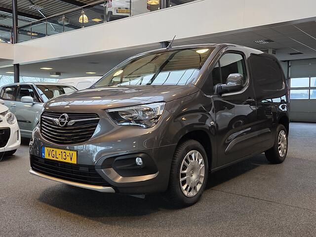 Grijs Gebruikt 2020 Opel Combo Innovation Van | € 9.950 (Goede deal) - Afbeelding 1/3