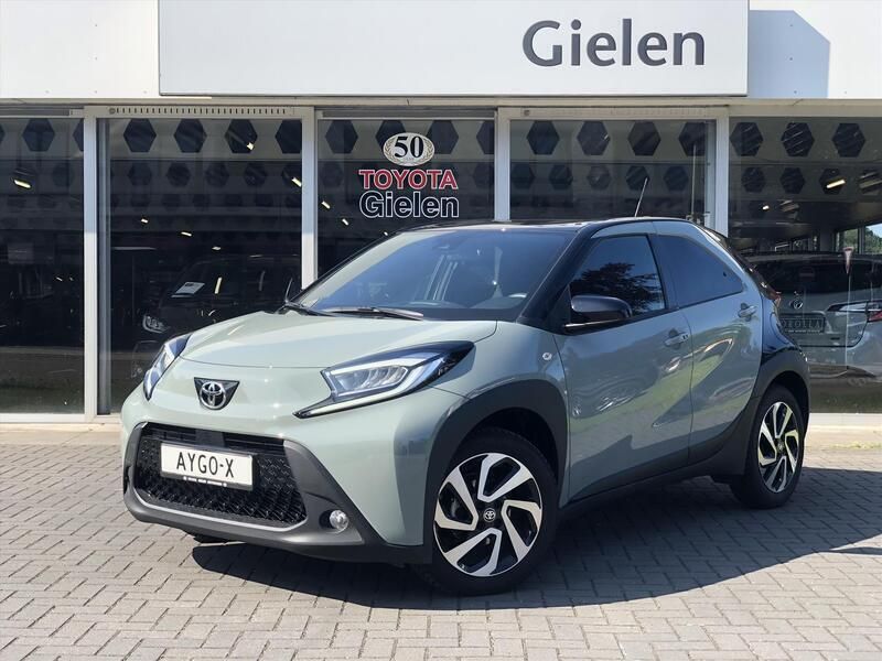 Grijs Gebruikt 2024 Toyota Aygo Premium Hatchback | € 21.900 (Eerlijke prijs) - Afbeelding 1/3