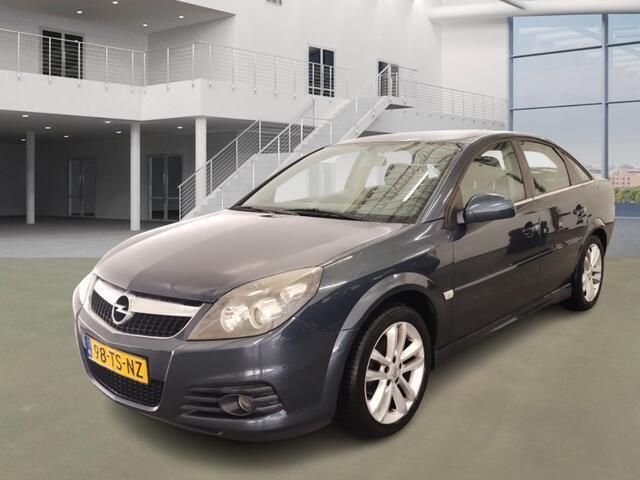 Grijs Gebruikt 2007 Opel Vectra GTS Sport Hatchback | € 2.950 (Eerlijke prijs) - Afbeelding 1/4
