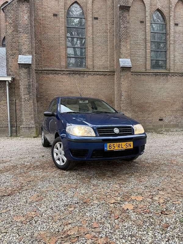 Blauw Gebruikt 2005 Fiat Punto Young Hatchback | € 950 (Eerlijke prijs) - Afbeelding 1/4