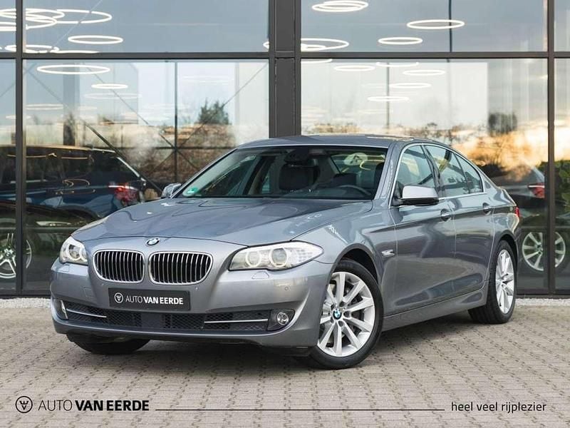 Grijs Occasion 2011 BMW 528 Sedan | € 26.950 - Afbeelding 1/4