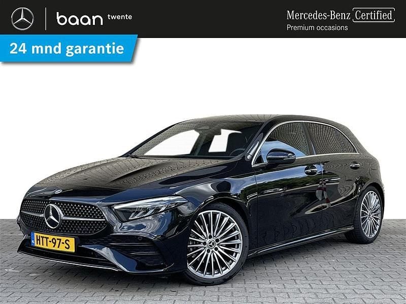 Zwart Gebruikt 2025 Mercedes A180 Advanced Hatchback | € 39.900 (Eerlijke prijs) - Afbeelding 1/4