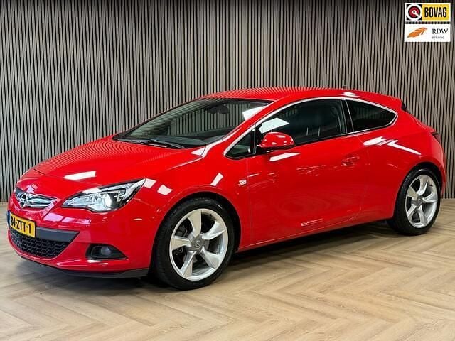 Rood Gebruikt 2013 Opel Astra GTC Sport Hatchback | € 9.995 (Duur) - Afbeelding 1/4
