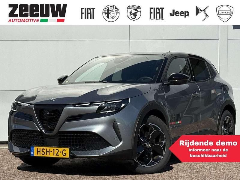 Grijs, metallic lak Nieuw 2025 Alfa Romeo Junior Edizione Speciale SUV | € 41.900 (Iets duurder) - Afbeelding 1/4