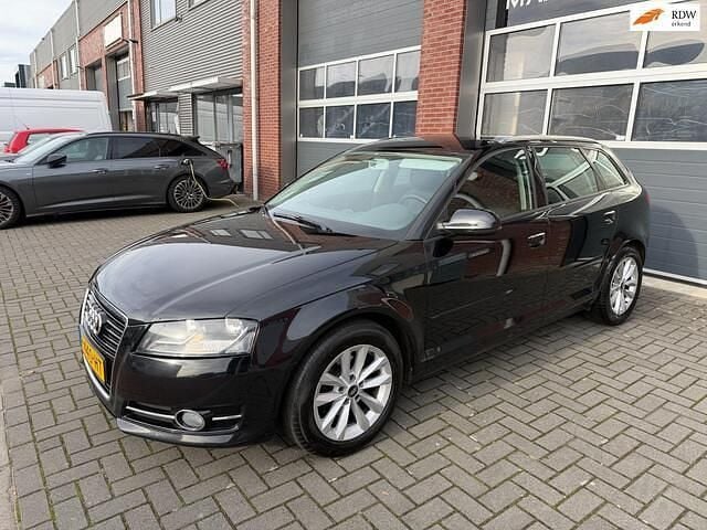 Zwart Gebruikt 2011 Audi A3 Sportback Proline Hatchback | € 4.450 (Goede deal) - Afbeelding 1/4