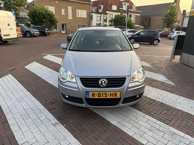 Grijs Gebruikt 2009 VW Polo Trendline Hatchback | € 3.999 (Iets duurder) - Afbeelding 1/4