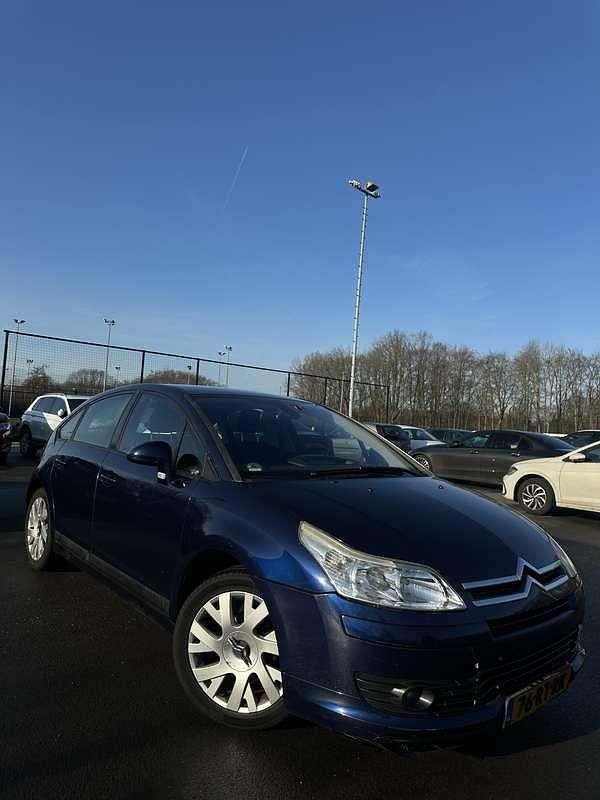 Occasion 2004 Citroën C4 Comfort Sedan | € 899 (Eerlijke prijs) - Afbeelding 1/4